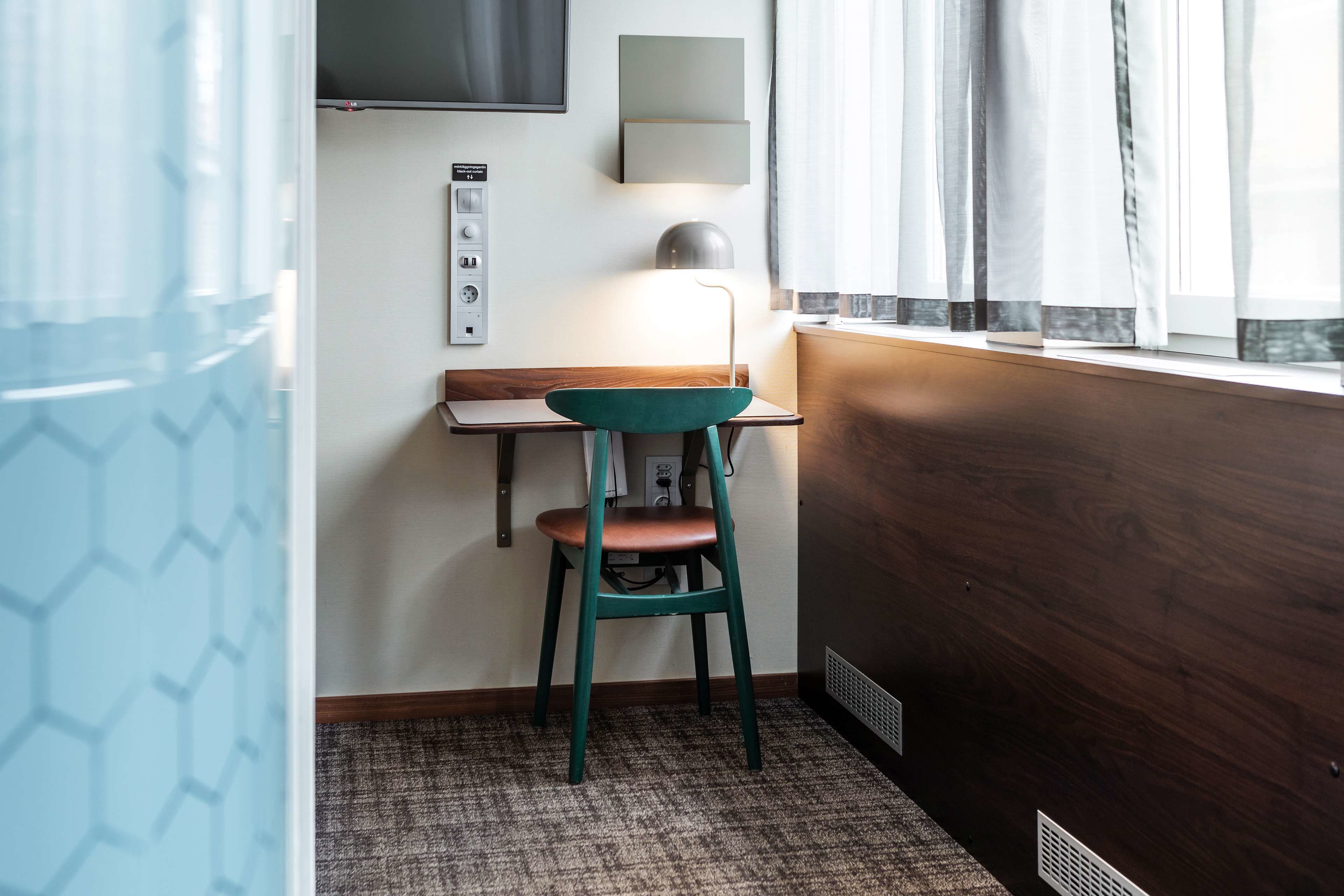 superior room, 1 double bed, non smoking | in-room safe, desk, laptop workspace, soundproofing