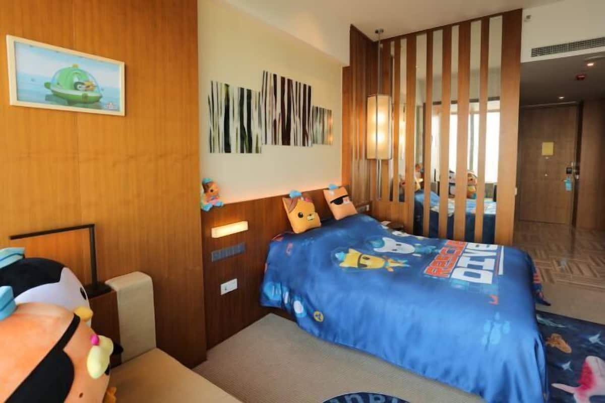 Premium bedding, down duvets, memory-foam beds, minibar