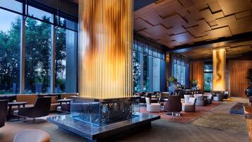 2 restaurants, breakfast, lunch, dinner served; international cuisine