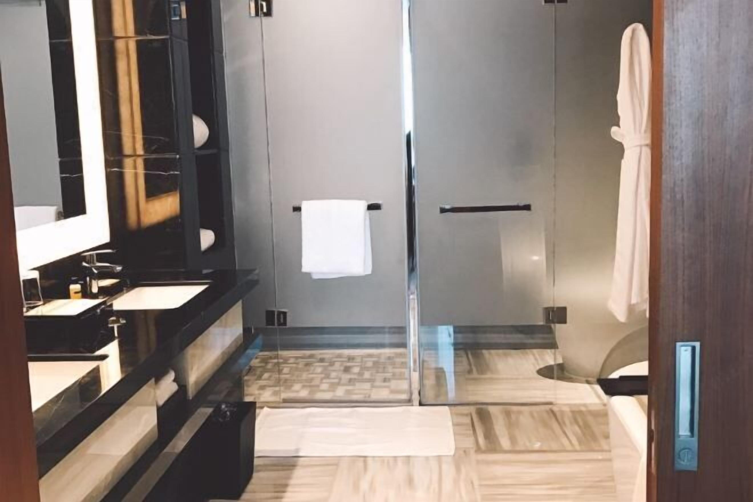 Separate tub and shower, rainfall showerhead, free toiletries