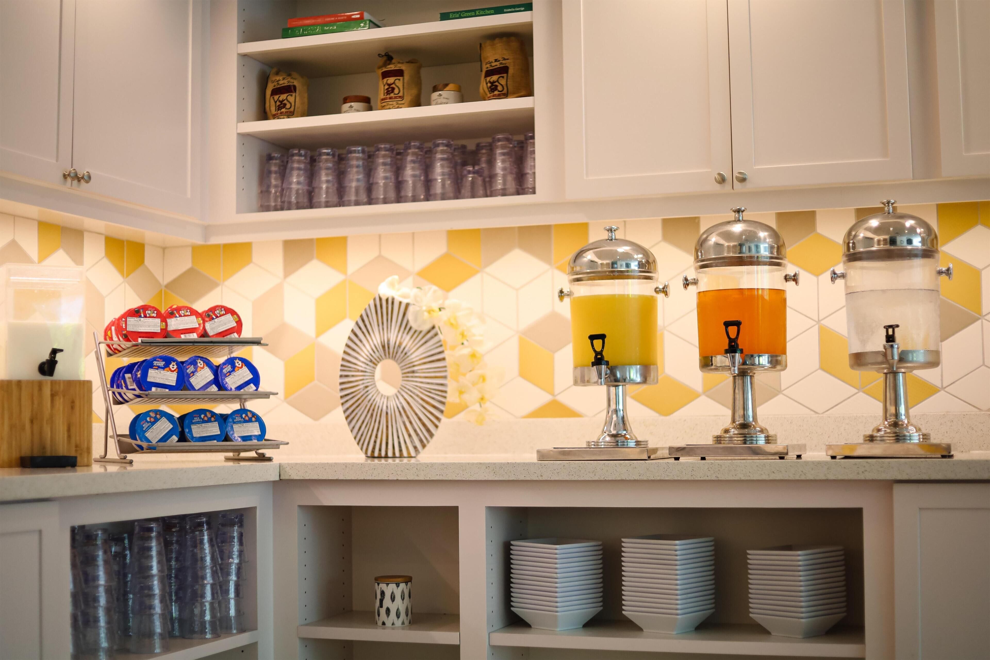 Café da manhã com buffet grátis todos os dias