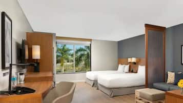 Rom, flere senger, tilgjengelighetstilpasset badekar, utsikt mot bukt | Utsikt fra rommet