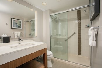Combined shower/tub, designer toiletries, hair dryer, towels at Hyatt Place San Juan