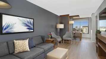 Suite - 1 kingsize-seng med sovesofa | Premium-sengetøj, senge med topmadrasser, pengeskab på værelset