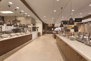 Se sirven cenas y cocina americana