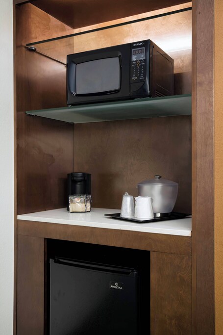 SpringHill Suites Orlando at FLAMINGO CROSSINGS Town Center Western Entrance - Image 25