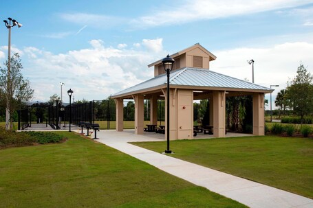 SpringHill Suites Orlando at FLAMINGO CROSSINGS Town Center Western Entrance - Image 2