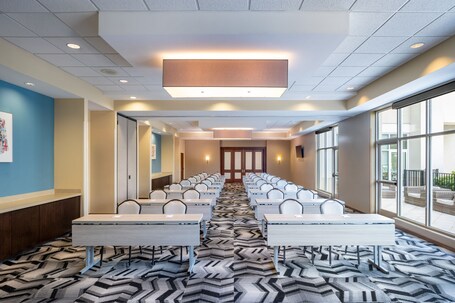 SpringHill Suites Orlando at FLAMINGO CROSSINGS Town Center Western Entrance - Image 19