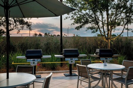SpringHill Suites Orlando at FLAMINGO CROSSINGS Town Center Western Entrance - Image 14