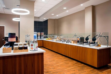 SpringHill Suites Orlando at FLAMINGO CROSSINGS Town Center Western Entrance - Image 16