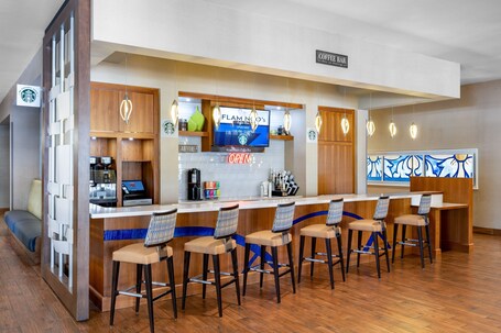 SpringHill Suites Orlando at FLAMINGO CROSSINGS Town Center Western Entrance - Image 17