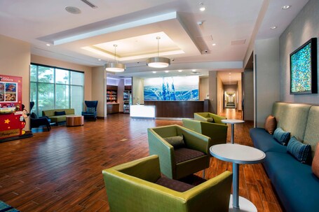 SpringHill Suites Orlando at FLAMINGO CROSSINGS Town Center Western Entrance - Image 5