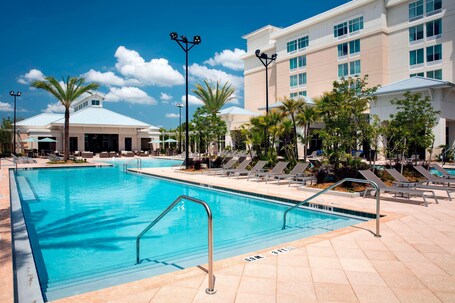 SpringHill Suites Orlando at FLAMINGO CROSSINGS Town Center Western Entrance - Image 47