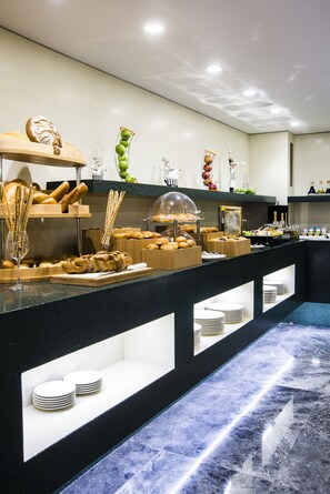 Daily buffet breakfast (TRY 15 per person)