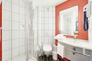 Miljøvenlige toiletartikler, hårtørrer, hjemmesko, håndklæder