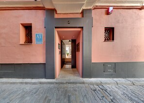 Front of property - Suites Murillo Catedral (Seville)