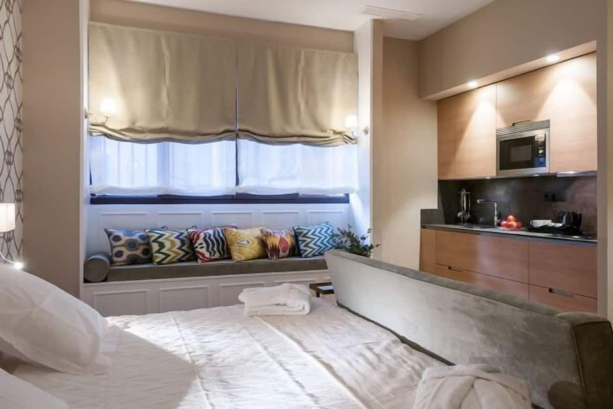 1 bedroom, free minibar items, in-room safe, individually decorated