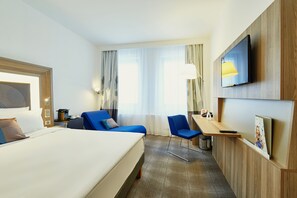 Executive Room, 1 Katil Kelamin (Double) | Peti besi dalam bilik, meja, ruang kerja komputer riba