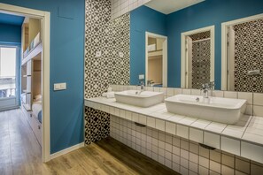 Bathroom sink - Mola Hostel (Madrid)