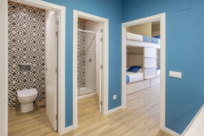 Down comforters, free WiFi, bed sheets - Mola Hostel (Madrid)