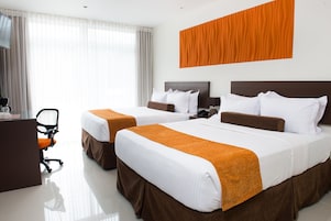 Artículos de tocador gratuitos, secador de pelo, toallas, shampoo