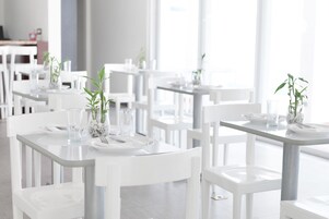 Se sirven desayunos, almuerzos y cenas; cocina regional