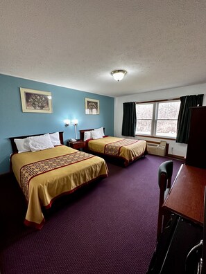 Desk, iron/ironing board, free WiFi, bed sheets - Attica Inn (Attica)