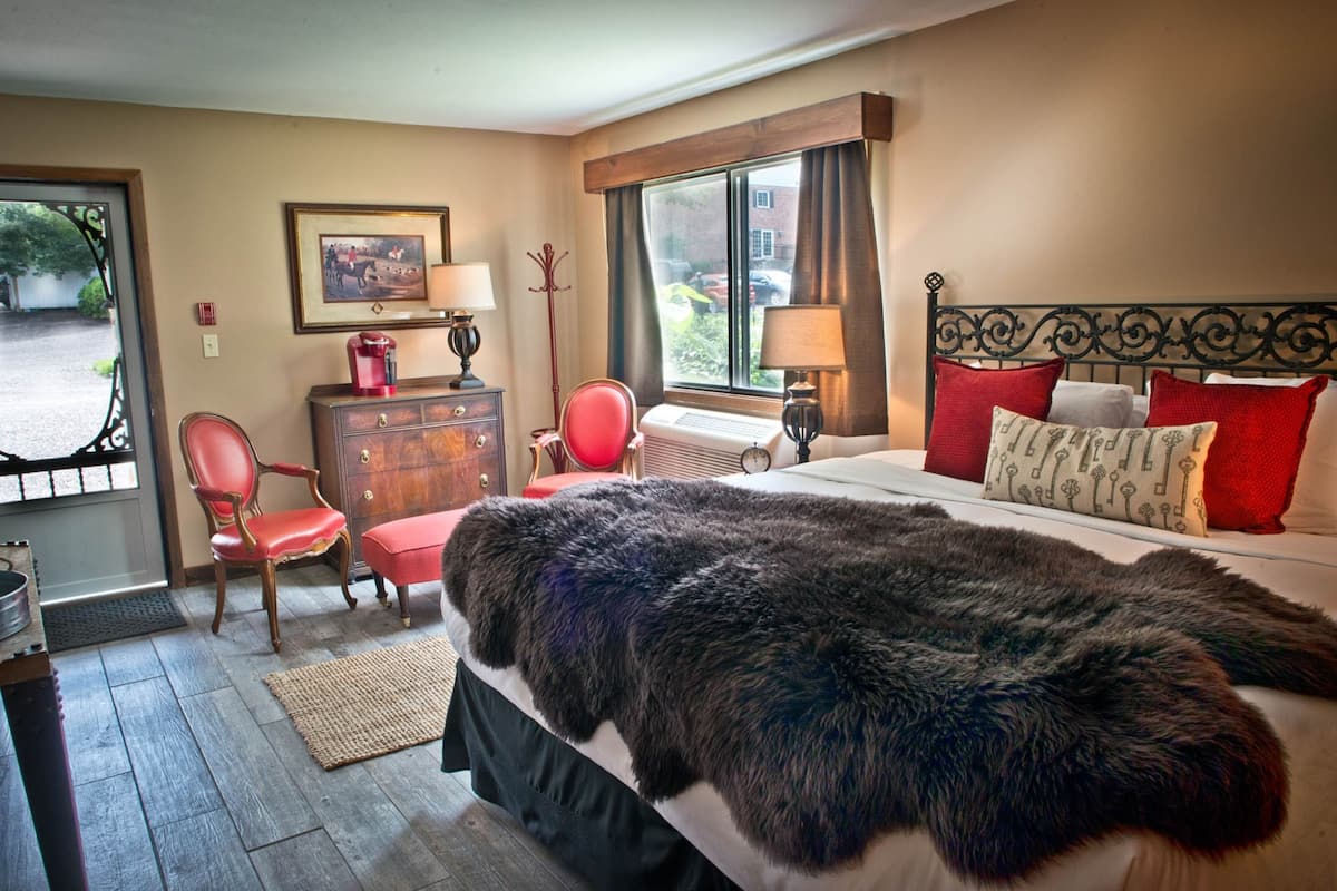 11 Carriage House, 1 King Bed, Accessible, Pet Friendly | 高級寢具、書桌、筆電工作空間、免費無線上網