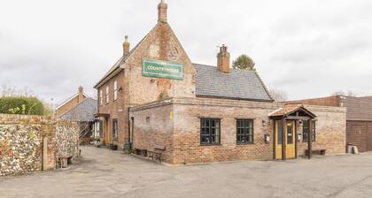 OYO Elm Farm Country House, Norwich Airport