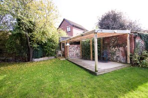 Garden - OYO Elm Farm Country House, Norwich Airport (Norwich)