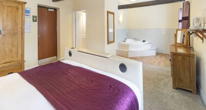 OYO Elm Farm Country House, Norwich Airport