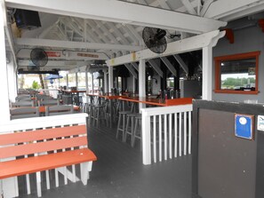 Outdoor dining - Ocean East Resort Club (Ormond Beach)