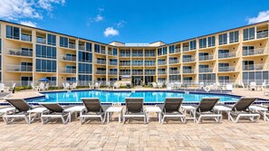 Outdoor pool, open 8:00 AM to midnight, pool umbrellas, sun loungers - Ocean East Resort Club (Ormond Beach)
