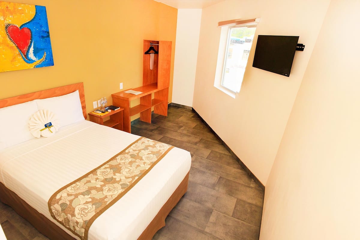 Luxe beddengoed, een bureau, geluiddichte muren, gratis wifi