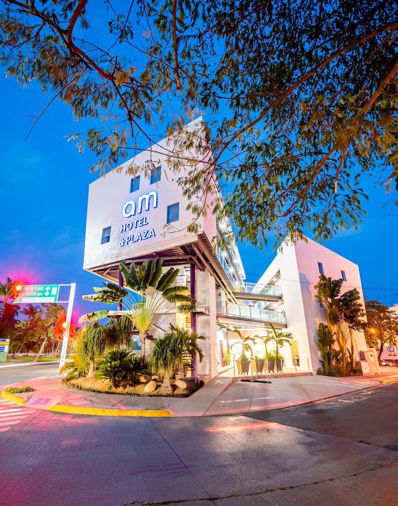 am HOTEL Y PLAZA by null