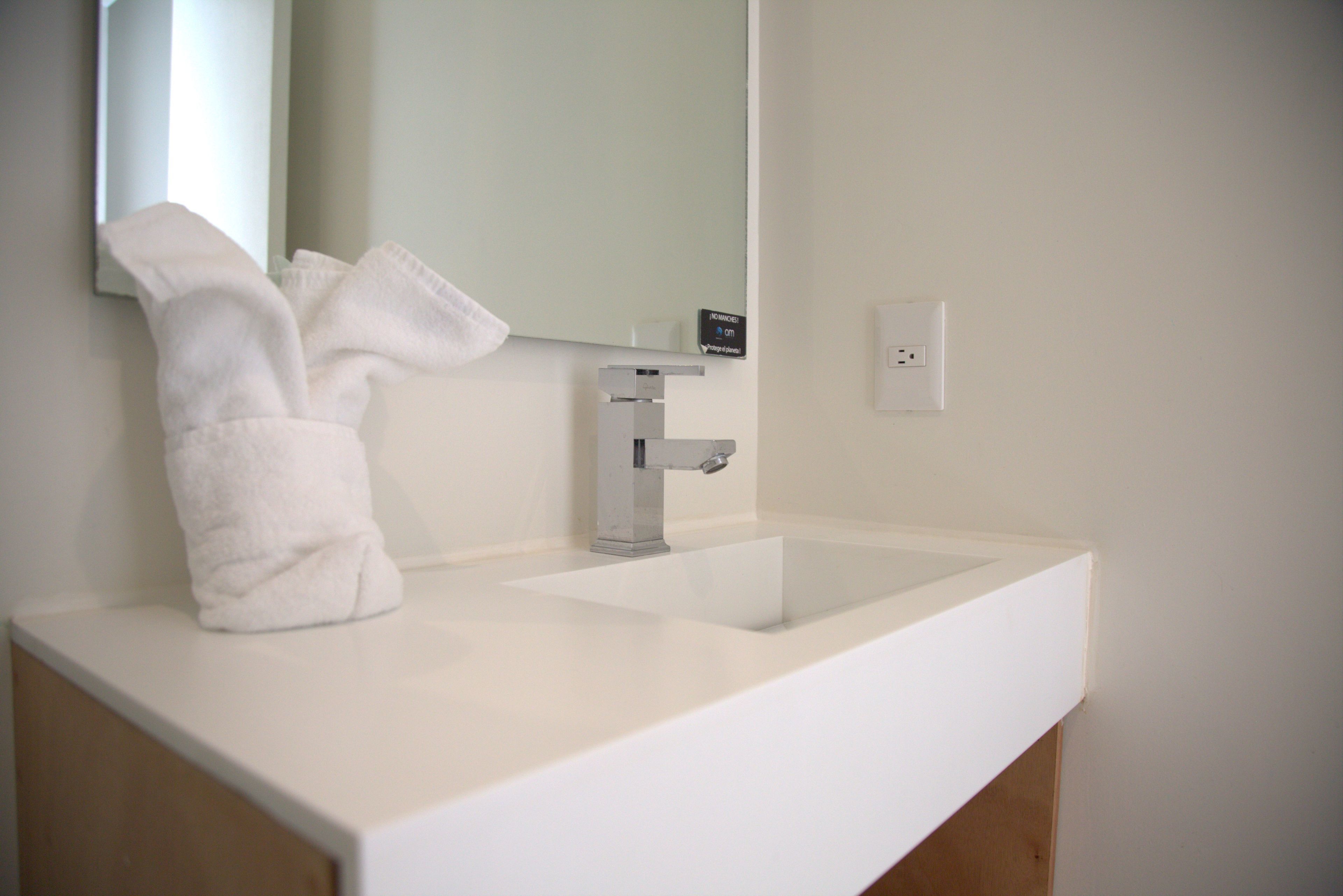 plus room - smart tv | bathroom | shower, free toiletries, towels, soap