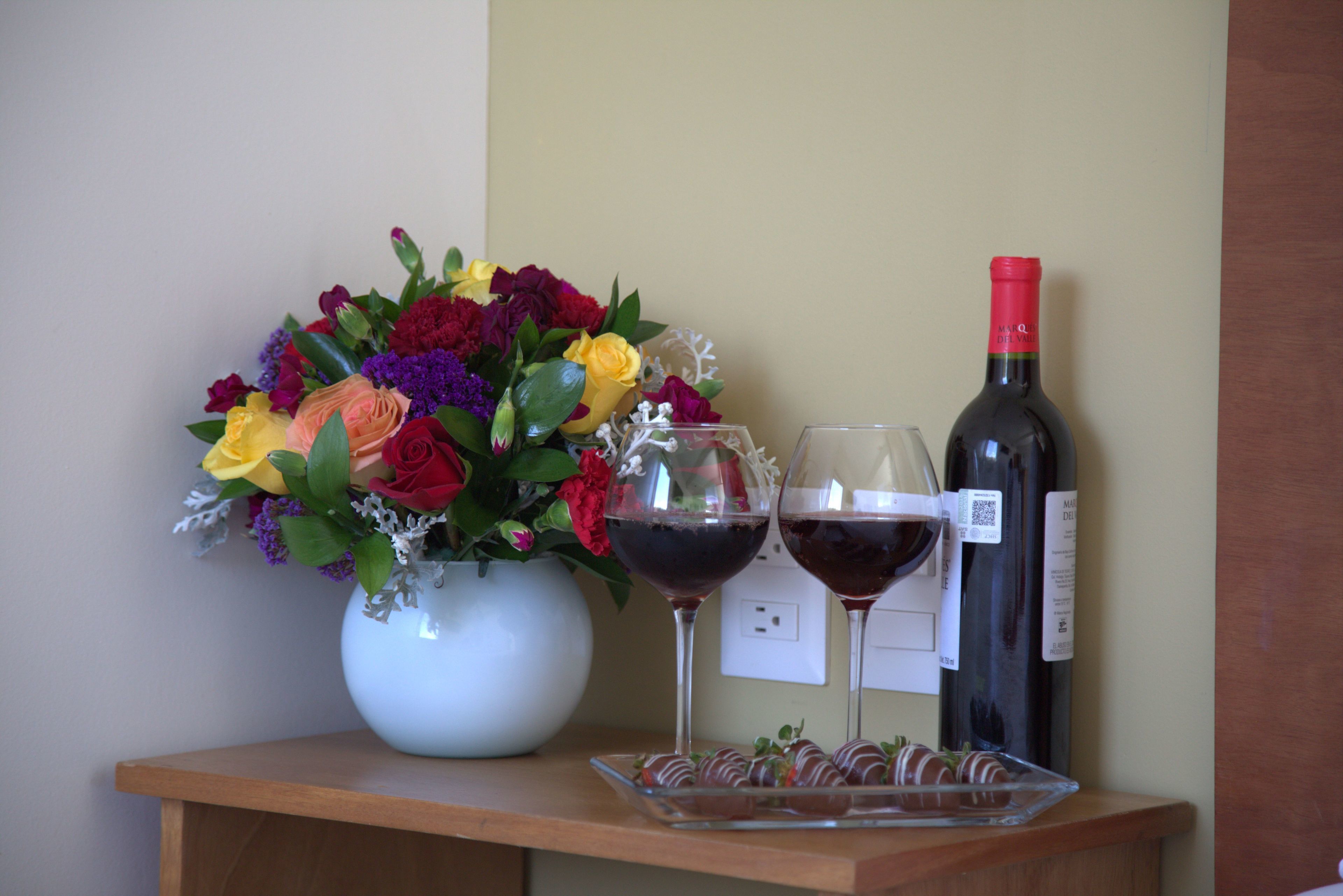 plus room - smart tv | premium bedding, desk, soundproofing, free wifi