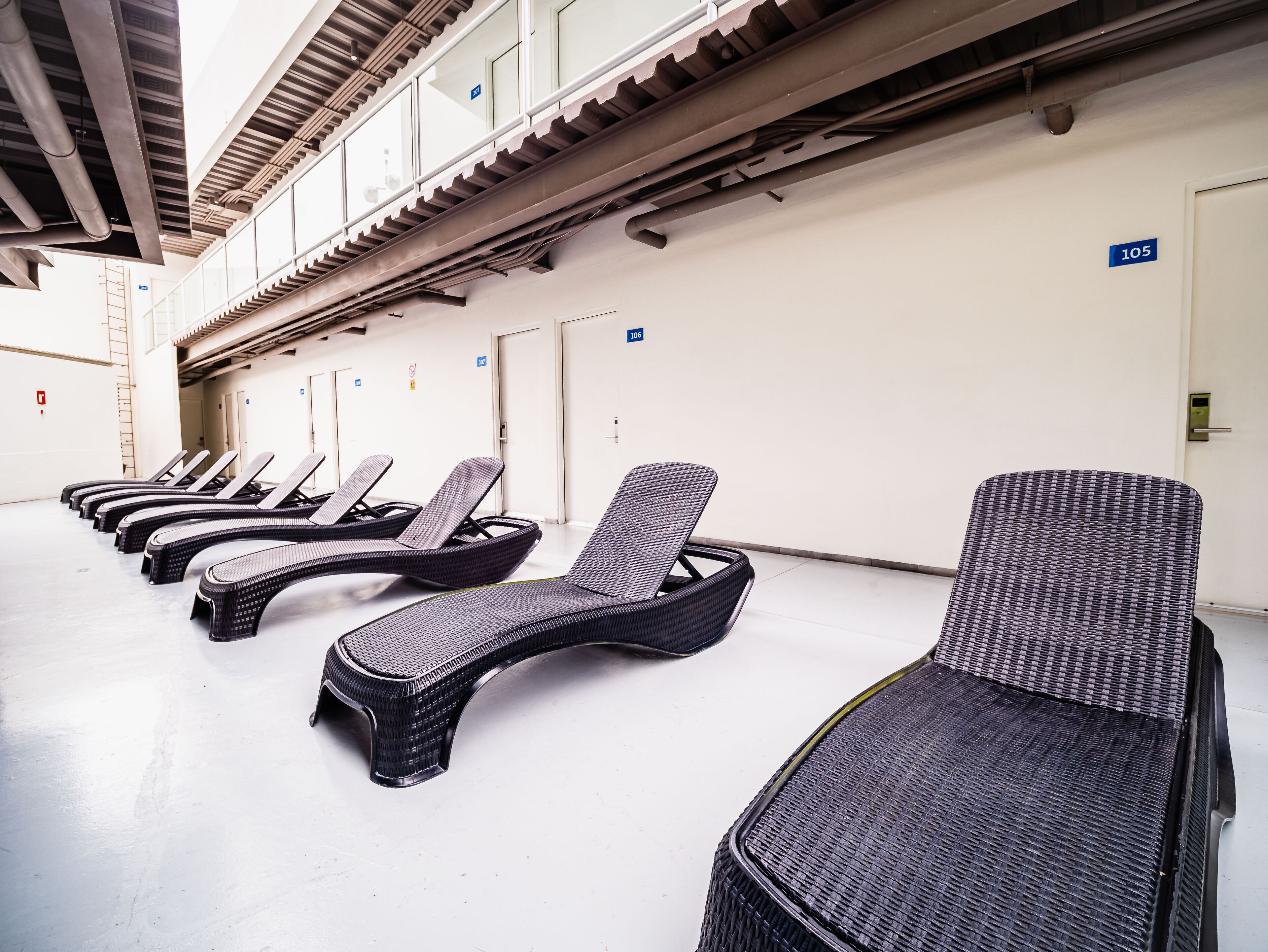 outdoor pool, open 9:30 am to 9:00 pm, pool loungers