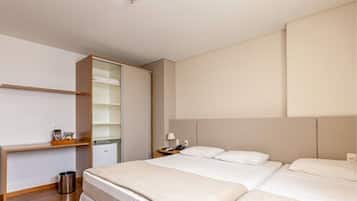 Kamar Triple Deluks | Minibar, meja kerja, tirai kedap cahaya, dan Wi-Fi gratis