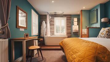 Deluxe Suite | Free WiFi, bed sheets