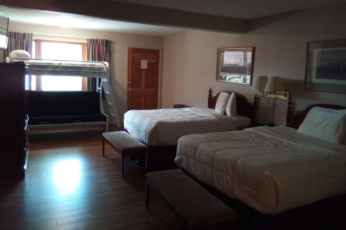Family Quadruple Room | Desk, iron/ironing board, free WiFi, bed sheets