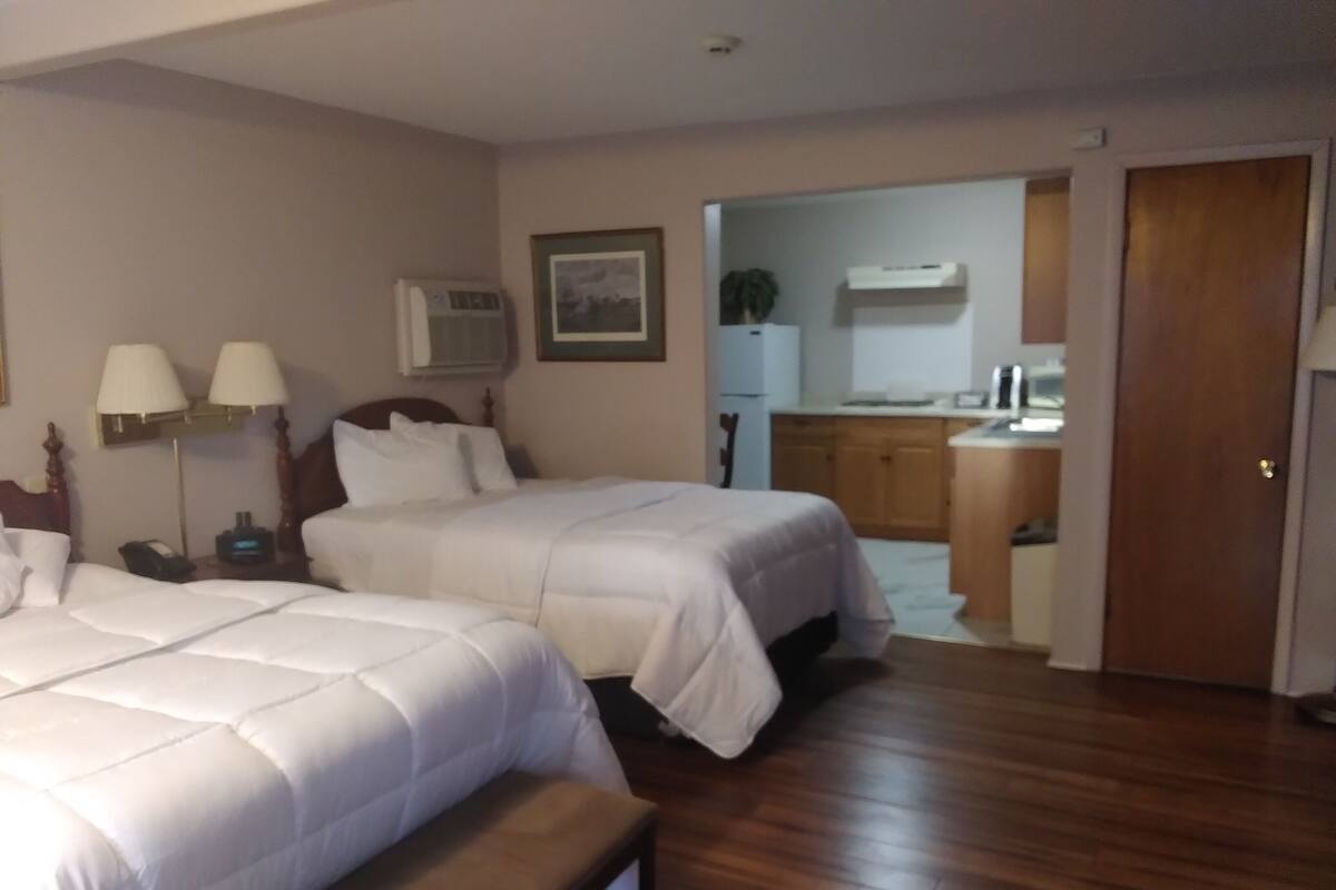 Deluxe Double Room | Desk, iron/ironing board, free WiFi, bed sheets