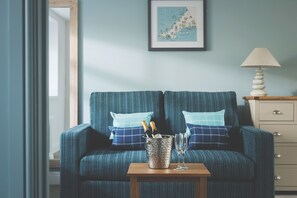 Signature Double Room | Desk, iron/ironing board, free WiFi, bed sheets - Rashleigh Arms (St Austell)