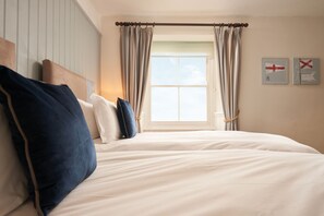 Escrivaninha, ferros/tábuas de passar roupa, Wi-Fi de cortesia