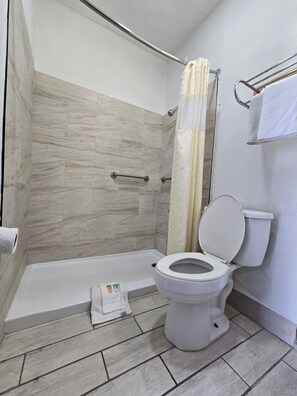 Room, 2 Double Beds | Bathroom | Combined shower/tub, free toiletries, hair dryer, towels - Executive Inn and Suites (Port Isabel)