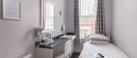 Standard Single Room, Shared Bathroom | Desk, free WiFi, bed sheets