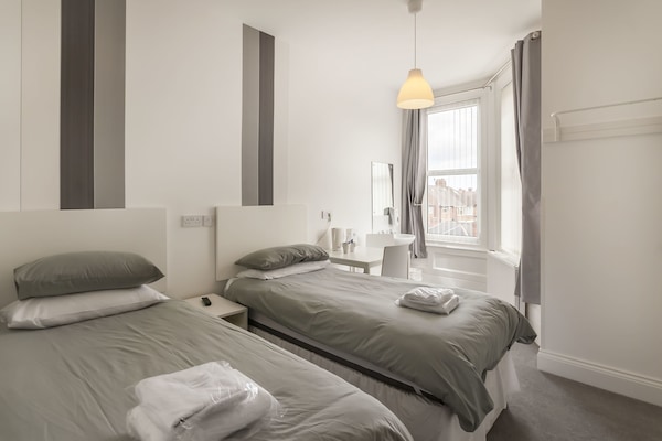 Standard Twin Room, Shared Bathroom | Desk, free WiFi, bed sheets