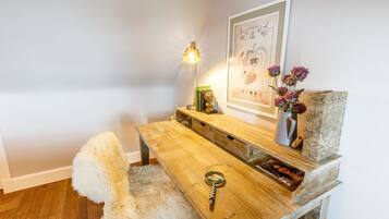 Luxury Apartment, 2 Bedrooms | Room amenity