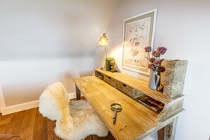 Luxury Apartment, 2 Bedrooms | Room amenity