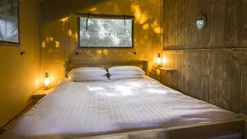 Premium bedding, individually decorated, individually furnished, desk